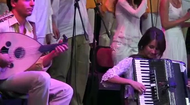 KARDEŞ TÜRKÜLER - Karanfil Deste Gider