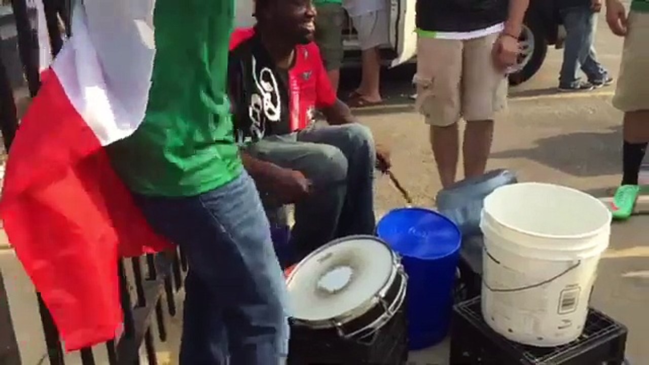 Los tambores en Filadelfia acompañados por mexicanos