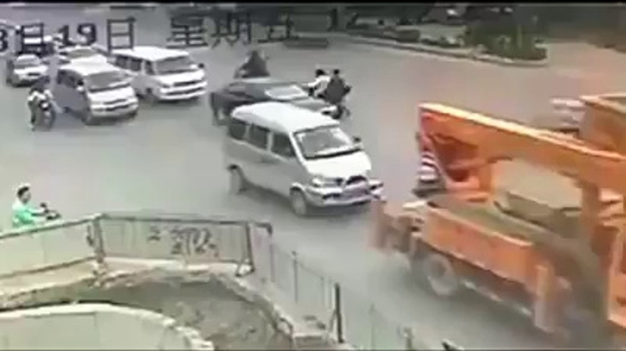 See This Crazy  Motorbike Driver