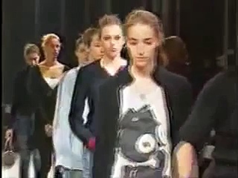 Azzedine Alaia Couture Fall-Winter 2003.flv