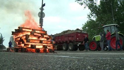 Ganaderos franceses agudizan su protesta