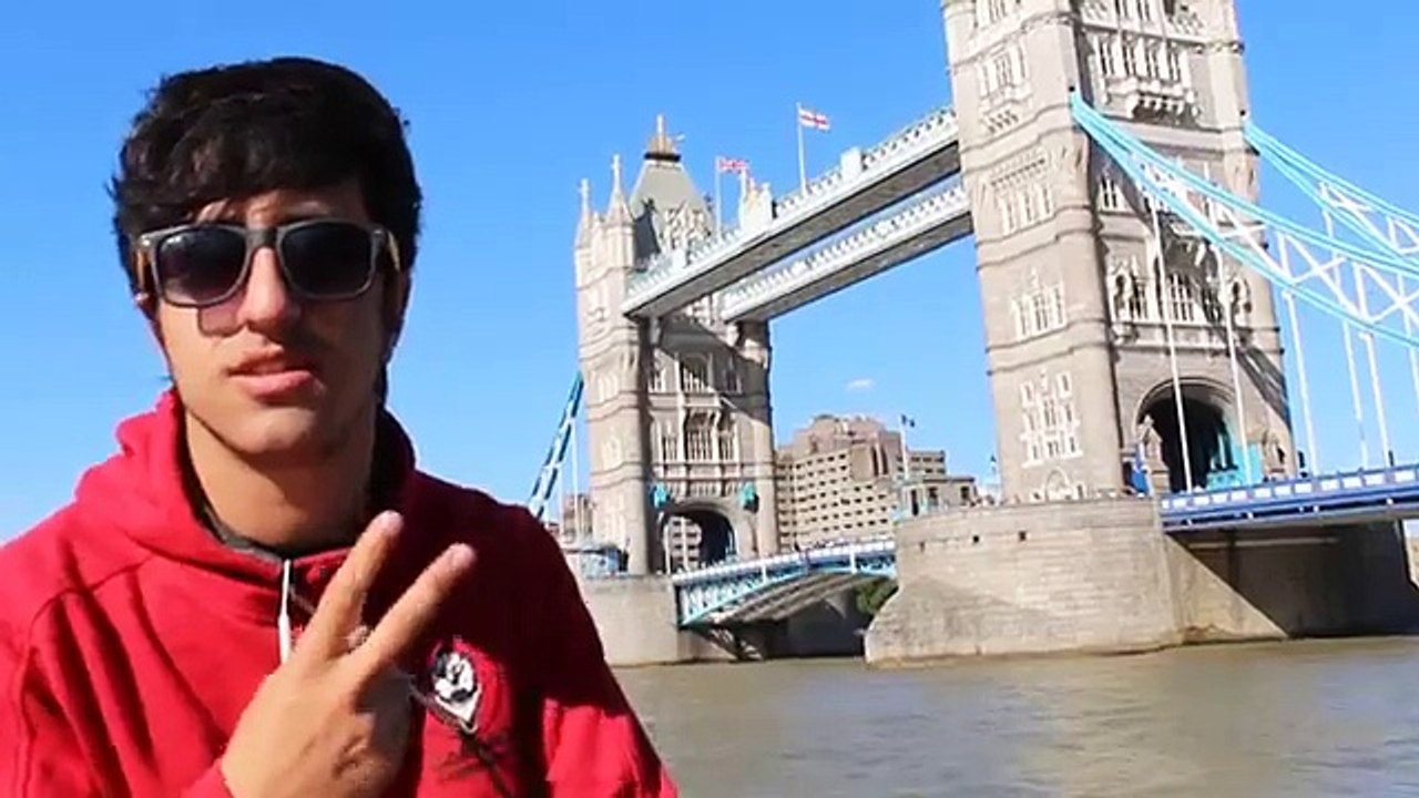 Sauter du Tower Bridge à Londres (Avoir une idé...