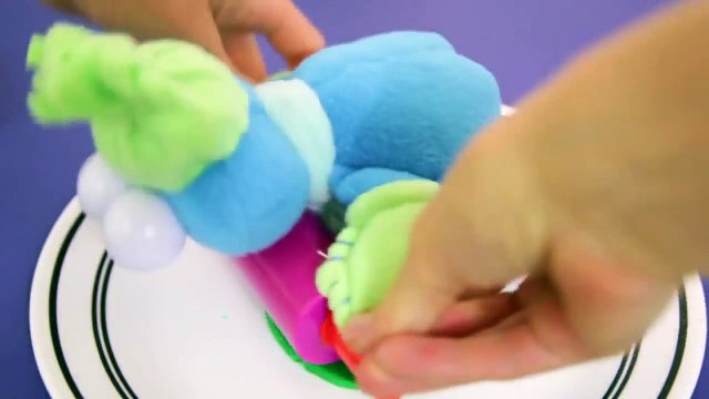 Cookie Monster Makes Play Doh Christmas Cookies Sesame Street Gingerbread Santa Claus Play Dough