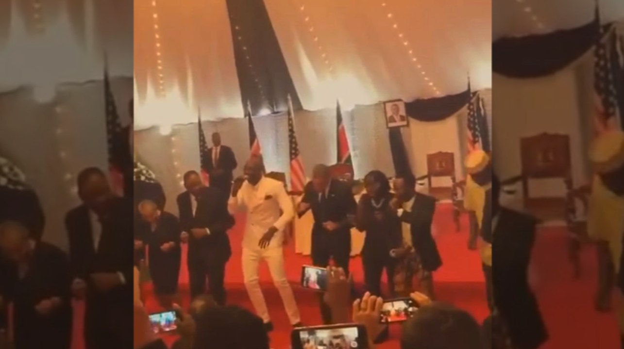 Barack Obama danse le "Lipala" au Kenya