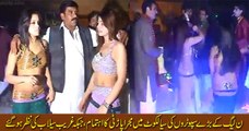 Supporters of Nawaz Sharif Sialkoti Industrials Enjoying On Wedding Mujra(1)