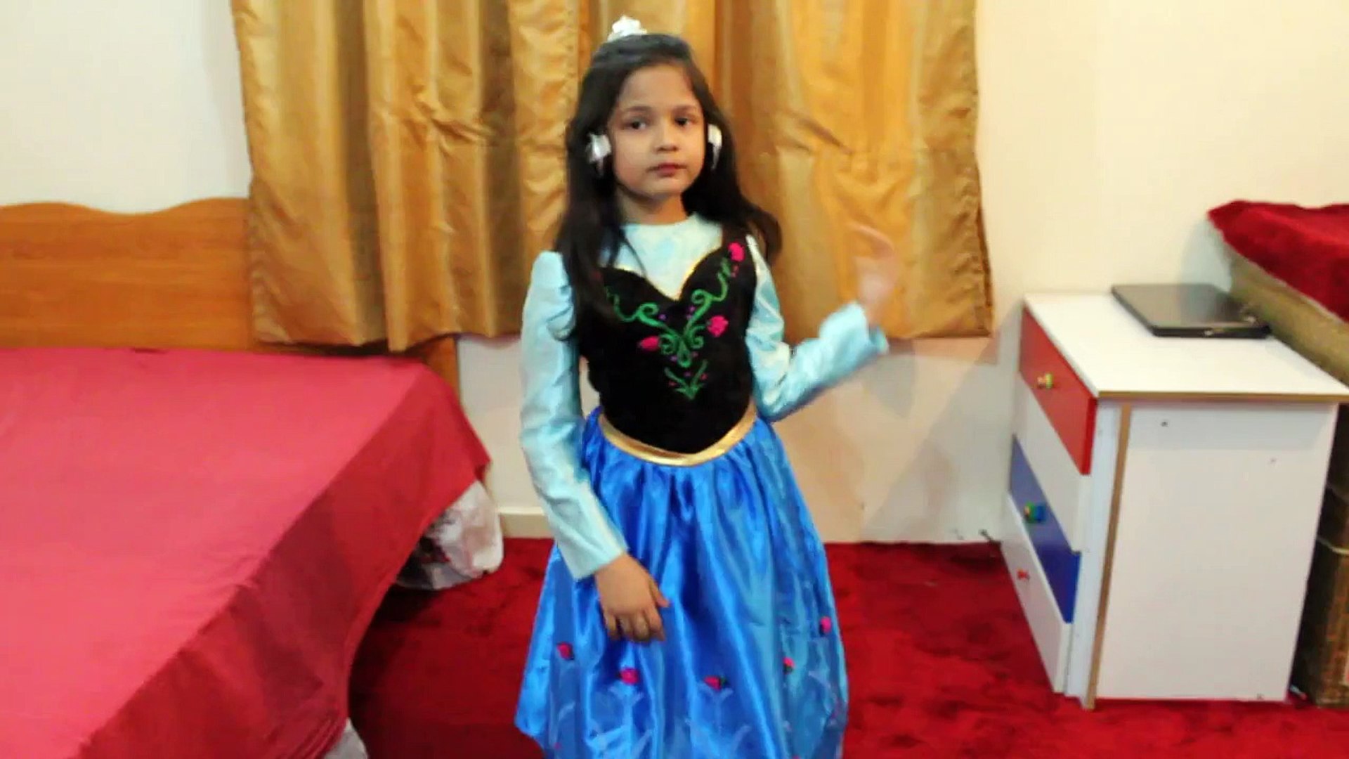 ⁣pakistani talented girl singer sing a english songs