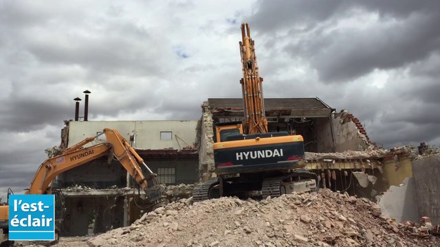 Destruction de l'ancienne usine de chocolaterie Jacquot à Troyes