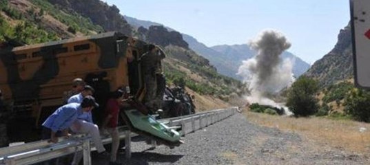 Hakkari Çukurca Karayolu'na bırakılan patlayıcı böyle imha edildi