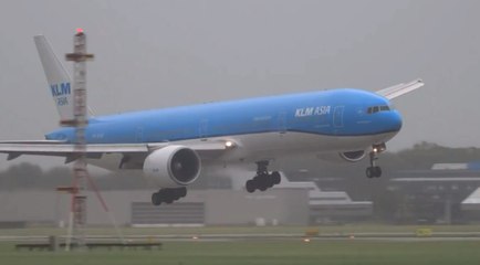 Atterrissage par vent violent pour un Boeing 777 à Amsterdam