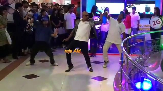 Paki Girls & boys Most Beautiful Hot Dance in Centaurus mall islamabad 12 july 2015-HD Videos