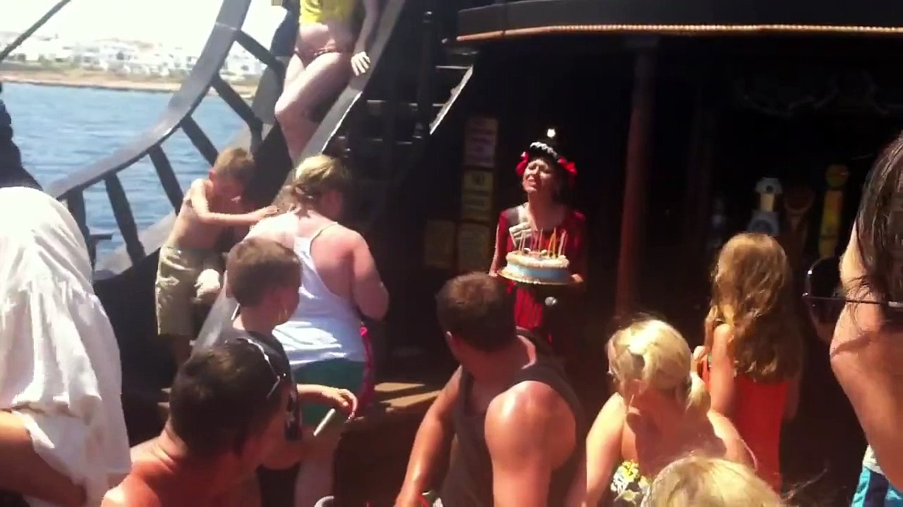 Captain Jack Sparrow sings happy birthday