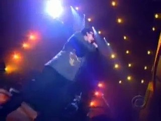 U2-Live grammy music awards 2001 -Beautiful day