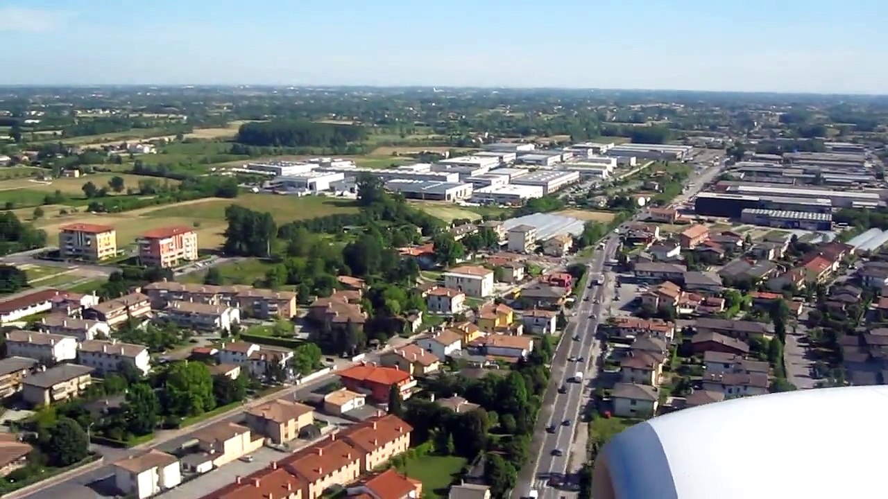 Ryanair Boeing 737-800 very good landing in Venice Treviso (TSF) + On time jingle