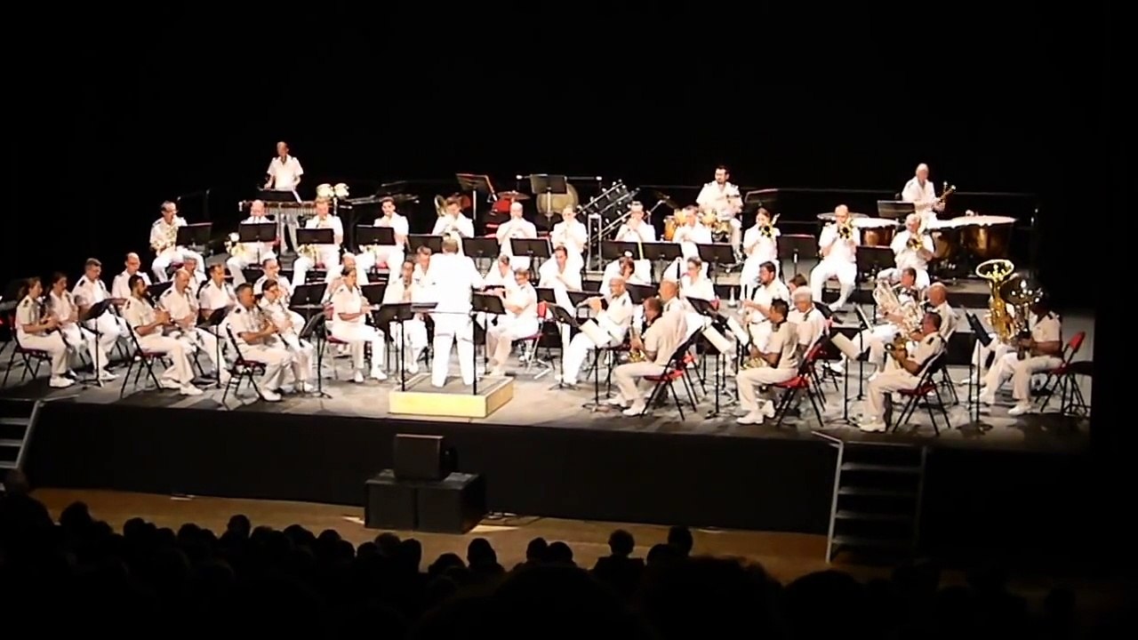 Rabbi Jacob, par  la musique des équipages de la flotte de toulon