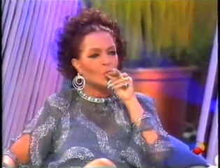 Sara Montiel y Carmen Sevilla "Fumando Espero".