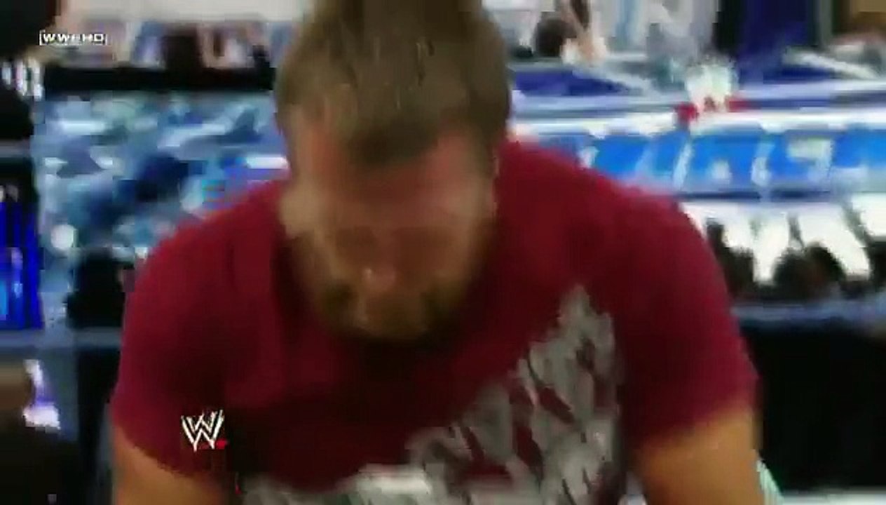 WWE SmackDown 11/25/11 Daniel Bryan ''Cash In'' and wins World Heavyweight Championship!!!