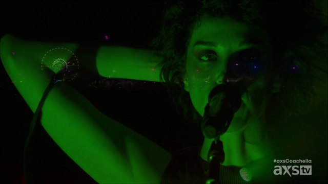 St. Vincent - Your Lips Are Red (Coachella 2015, Weekend 2)