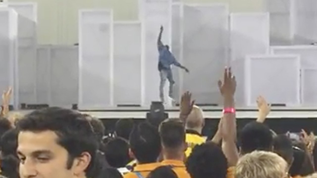 Kanye West Walks Off Stage at 2015 Pan American Games Closing Ceremony