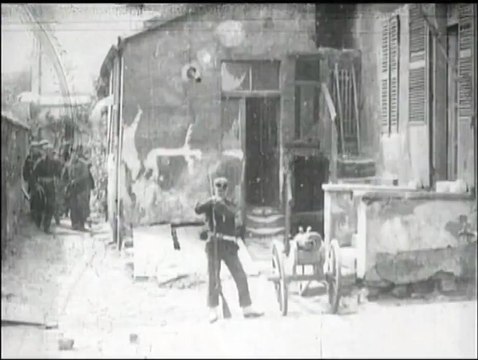 1898 Surprise Attack on a House at Daybreak d'une maison au petit jour Alice Guy Blache