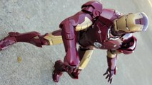 Iron Man Mark III 1/6 Figure by Hot Toys - Driving With The Top Down