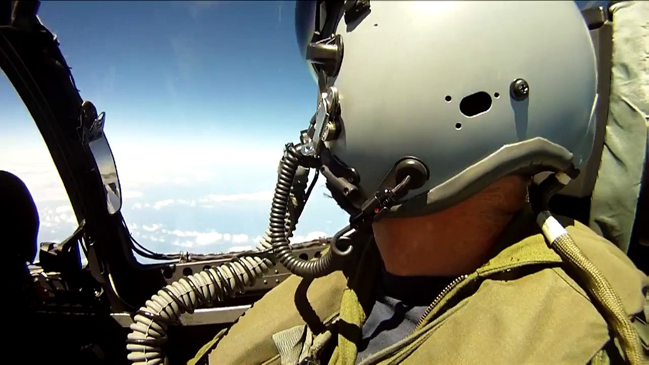 Air Combat Training / Entraînement au combat aérien