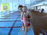 Sốc với Em bé 2 tuổi bơi như Kình Ngư Ánh Viên