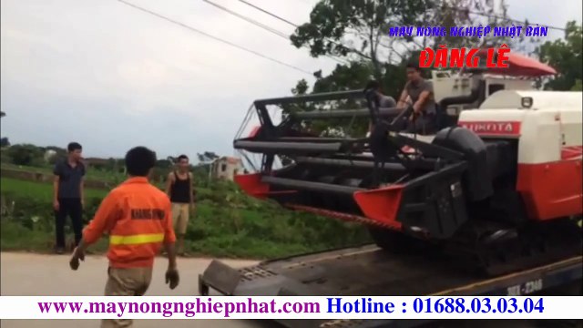 Đăng lê xuất bán máy đi Hưng yên máy gặt liên hợp DC-70G Kubota Thái Lan