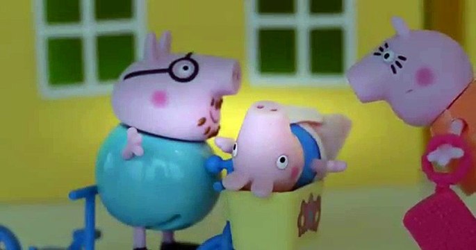 Pig George da Familia Peppa Pig em RELEMBRANDO O NASCIMENTO DO PIG GEORGE Completo em Portugues