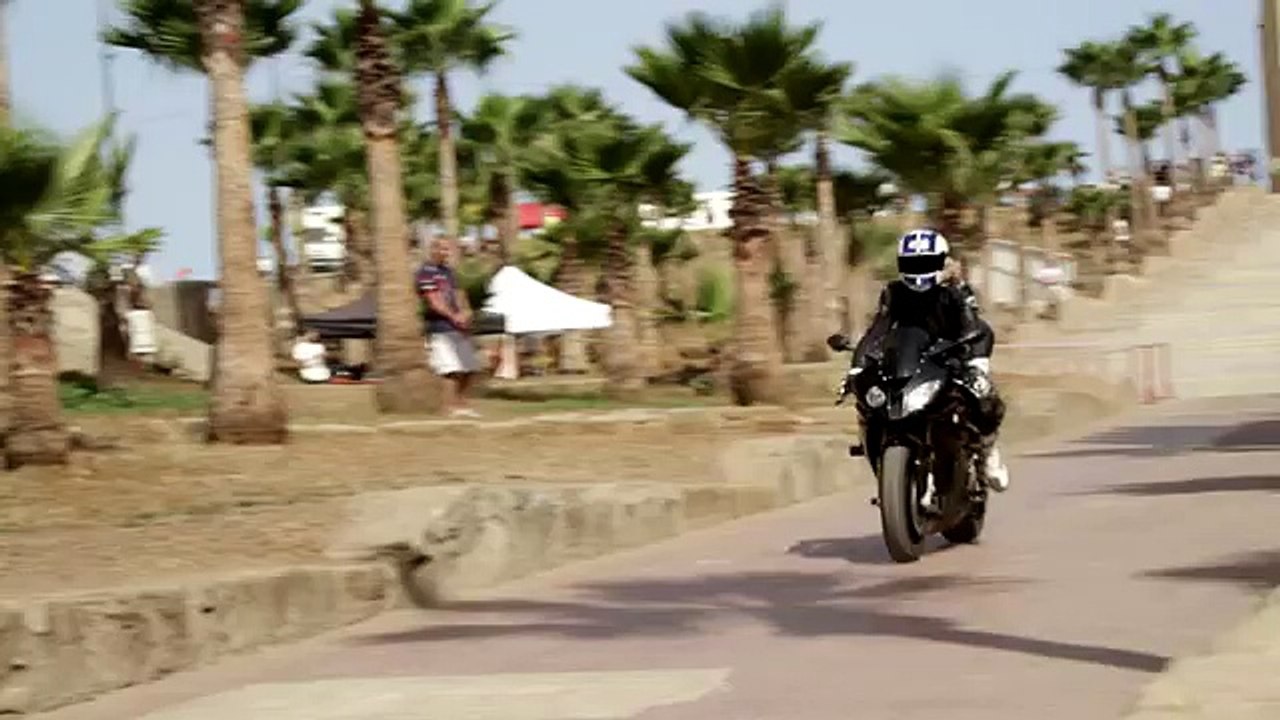Mission-Impossible-5-Rogue-Nation--official-stunt-featurette-Motorcycles-2015-Tom-Cruise