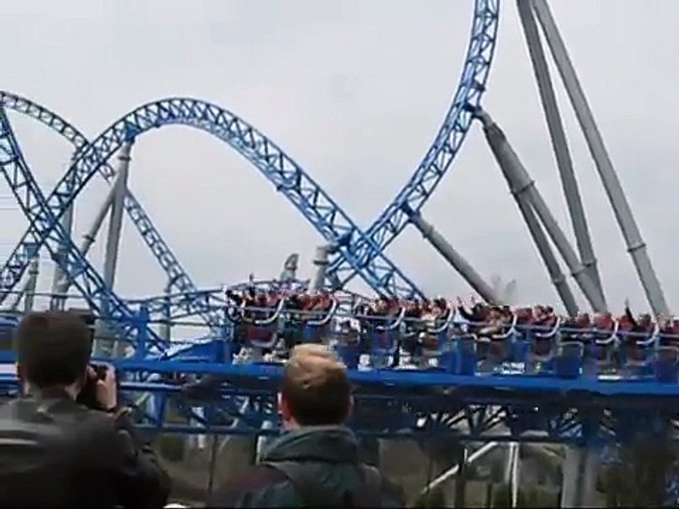 Looping-Bahn Blue Fire - Premiere im Europa-Park