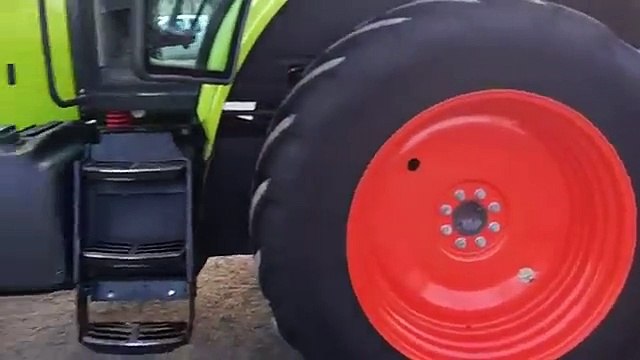 2009 Claas Arion 610C.