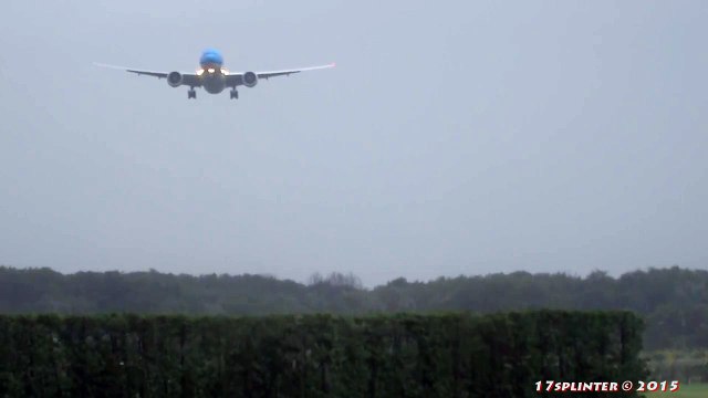 STORM!! SCHIPHOL, KLM GEVAARLIJKE LANDING B777 PH-BVB