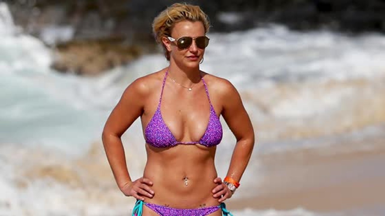 Britney Spears zeigt ihre Bikinifigur am Strand von Hawaii