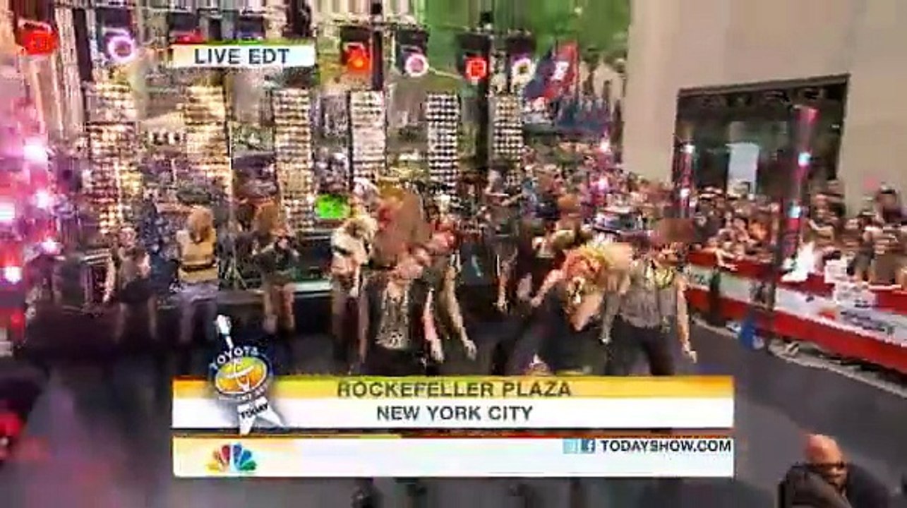 Ke$ha - Tik Tok ( Live Today Show  08/13/2010