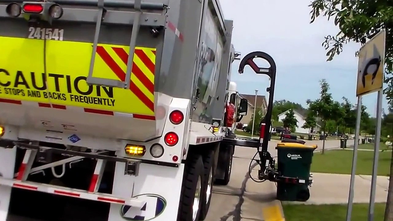 Advanced Disposal Mcneilus Zr On A Peterbilt 320 Powered By CNG