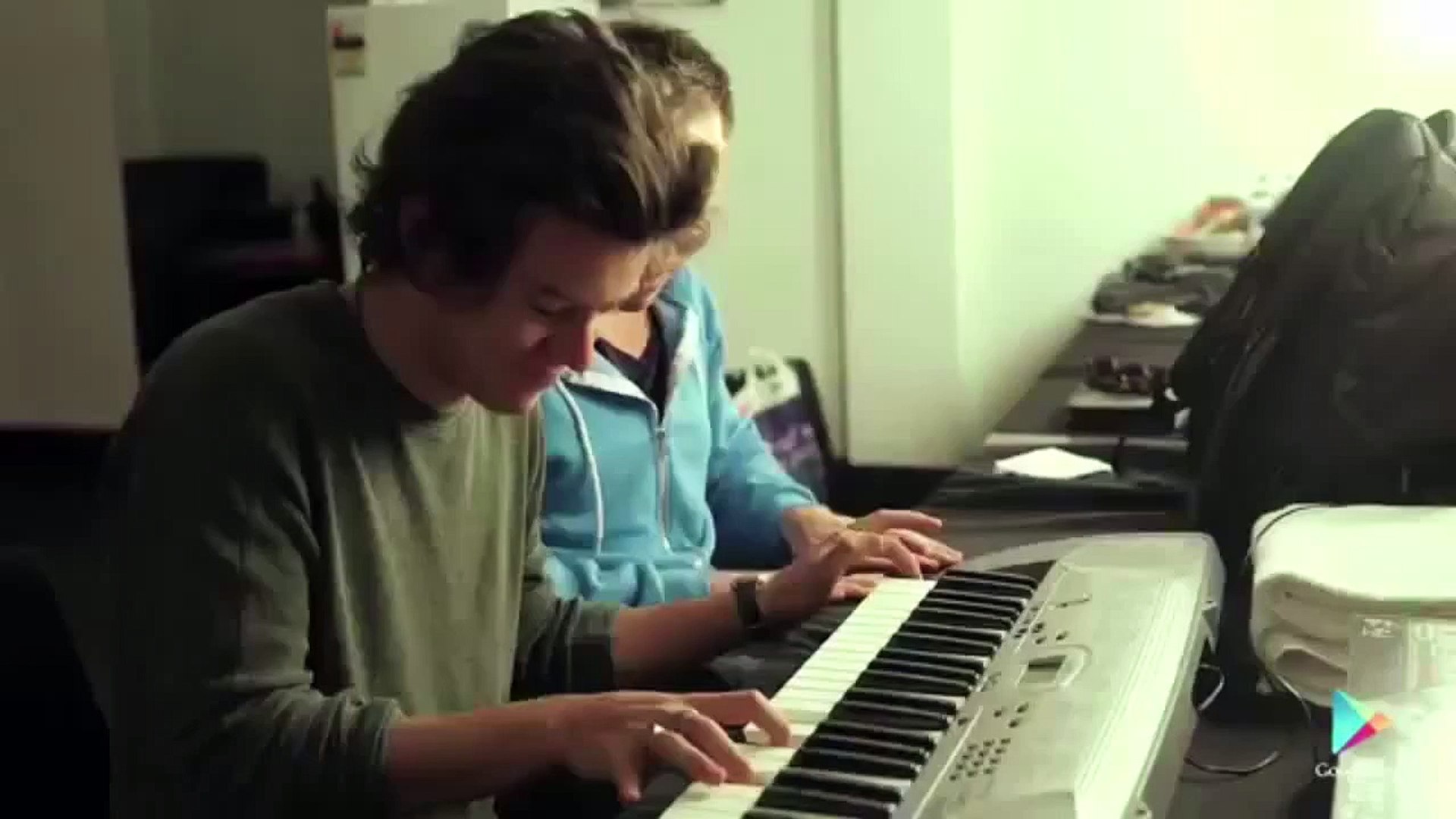Does Harry Styles Play Piano  