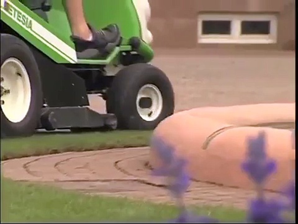 ETESIA Hydro 100 E MVEHH - La référence des tondeuses autoportées