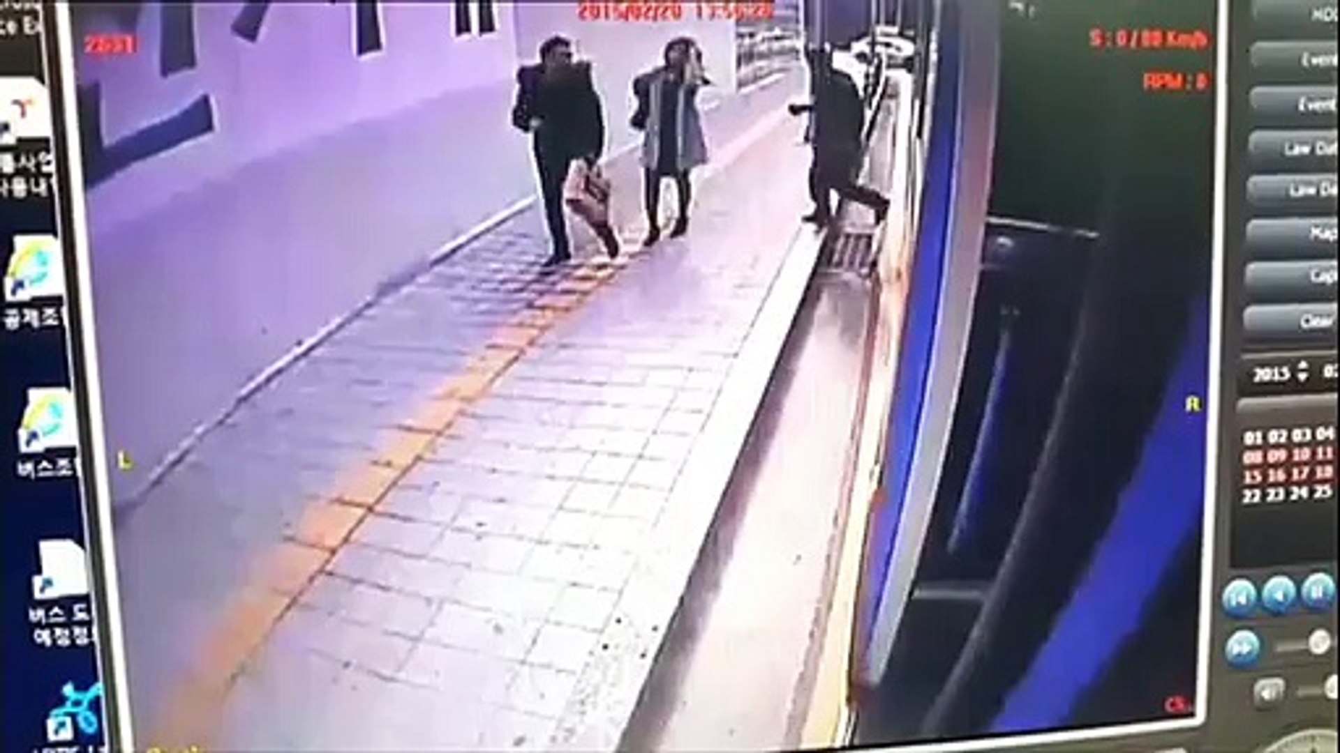 Video_ Sinkhole in South Korea 'swallows' 2 pedestrians - BBC News-copypasteads.com
