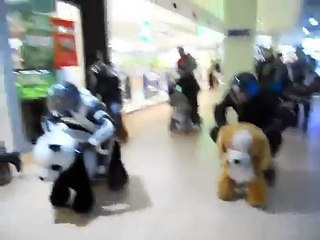 Une course délirante de motards dans un Carrefour