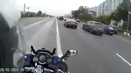 Accident entre deux motos : à qui la faute ?