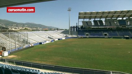 Stade Armand Cesari : une pelouse dans un piteux état