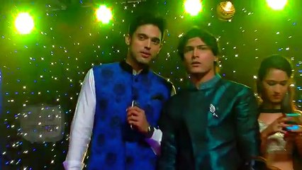 Manik Dosri Ladki Ke Saat Kar Raha Hai Dance Jisse Dekh Nandini Hue Jealous - 28 July 2015 - Kaisi Yeh Yaariyan