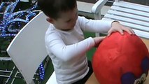 Мики Маус огромное яйцо киндер сюрприз открываем игрушки Mickey Mouse énorme oeuf jouets