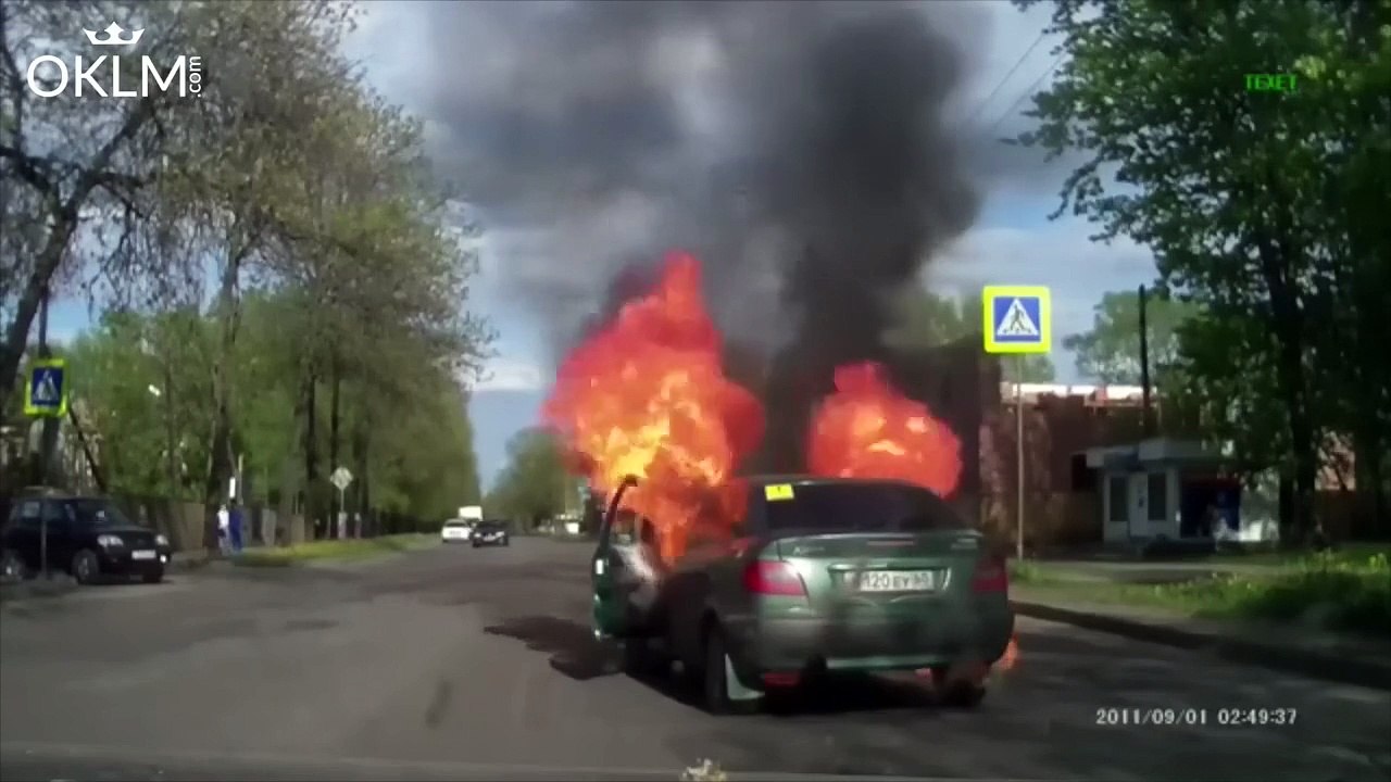 Insolite : sa voiture prend feu tandis qu'elle conduit !