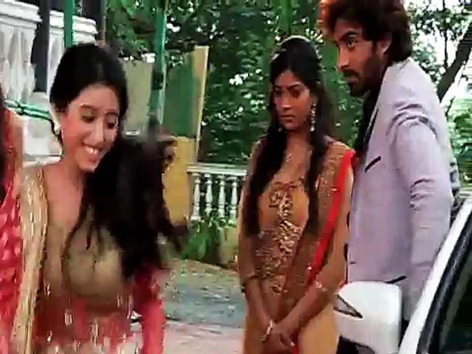 Suhani and Rohan Mein Badhti Hue Najdikiya Dekh Yuvraj Hua Suhani Par Gussa - 28 July 2015 - Suhani Si Ek Ladki