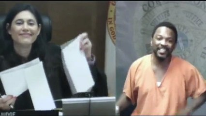 Moment judge recognised school friend in dock - BBC News-copypasteads.com