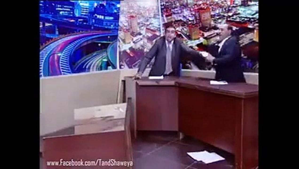Fight during live show Hahahaha Must Watch this Video