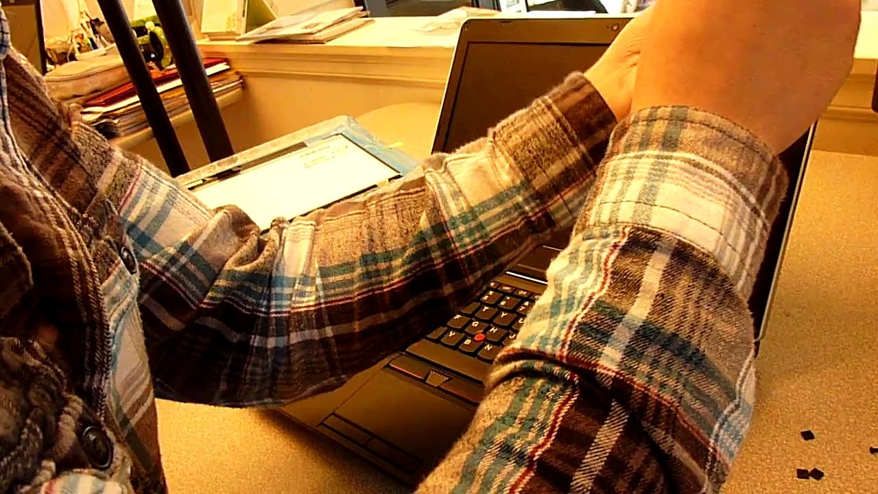 Laptop screen replacement / How to replace laptop screen [Lenovo Thinkpad E420]