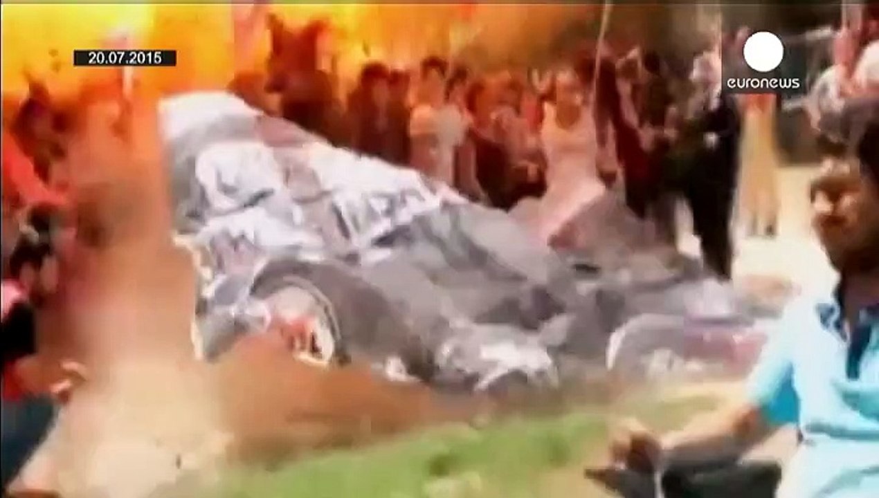 Why is Turkey taking on Kurdish and Islamic State militants?