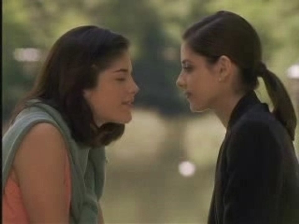 Sarah Michelle Gellar Selma Blair Kiss Video Dailymotion